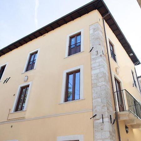 Dimora Del Sole - Intero Appartamento LʼAquila Esterno foto